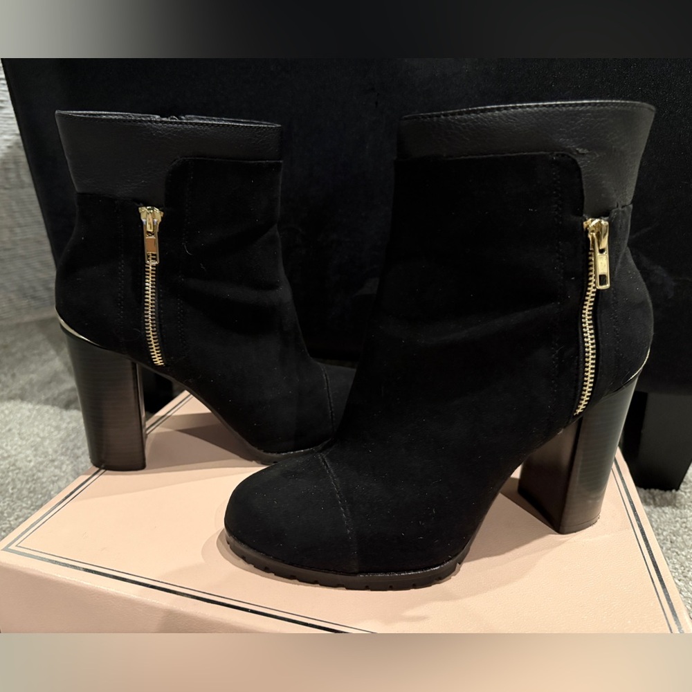 Juicy Couture Black and Gold Livia Ankle Heel Boots, size 9